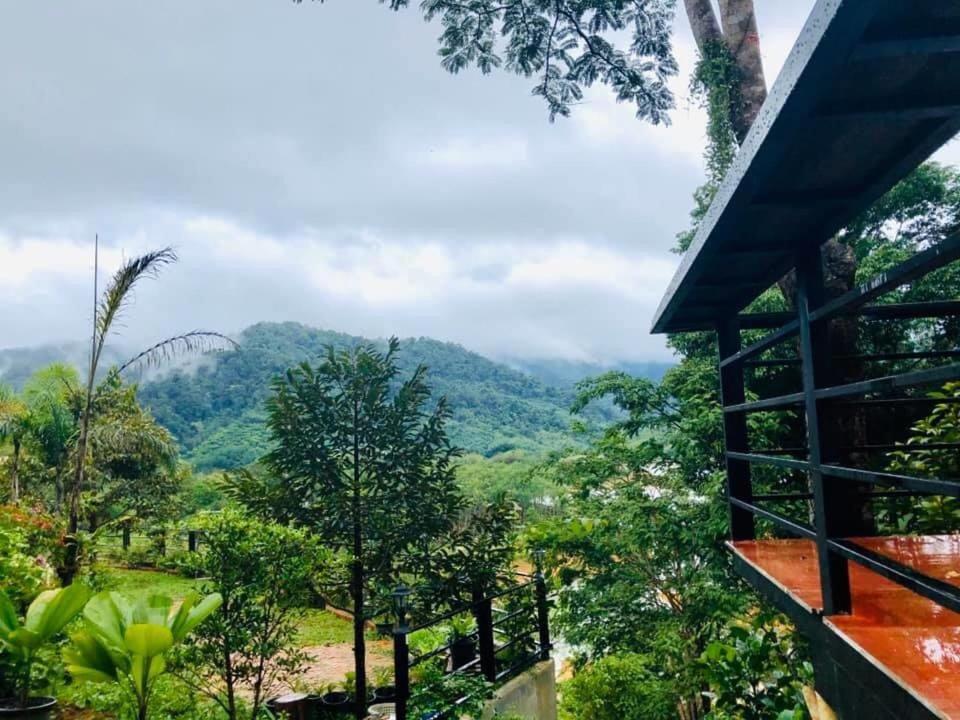 Baanhatsompaen Homestay ラノーン エクステリア 写真