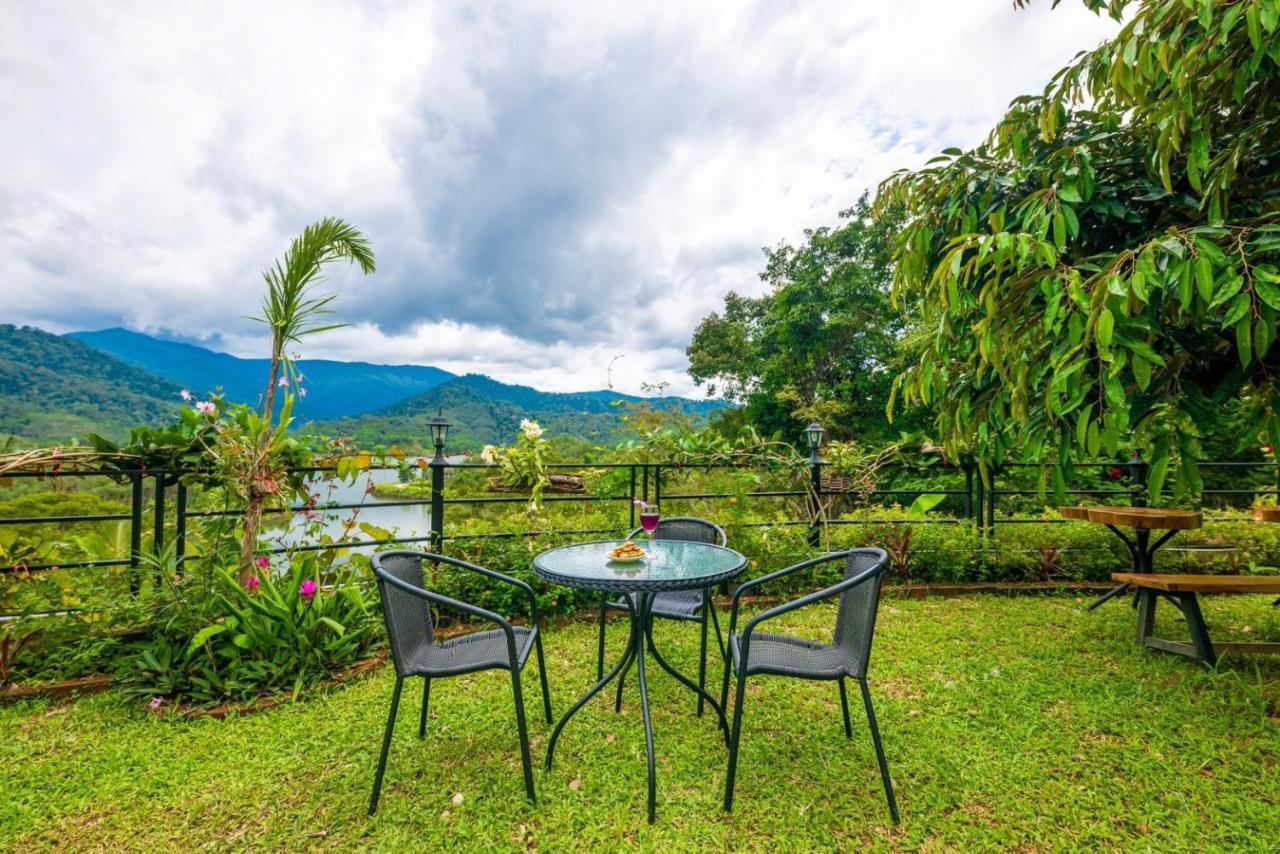 Baanhatsompaen Homestay ラノーン エクステリア 写真