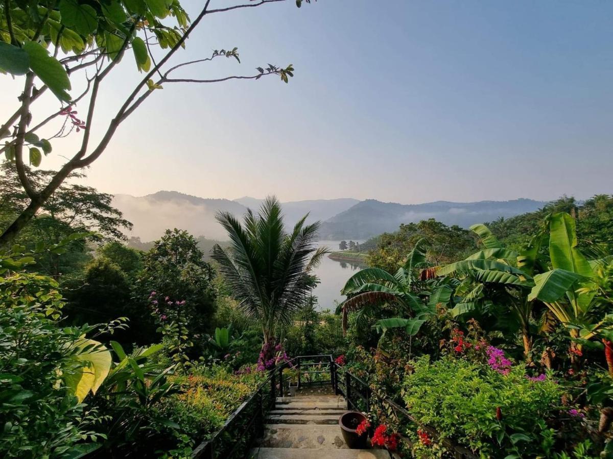 Baanhatsompaen Homestay ラノーン エクステリア 写真