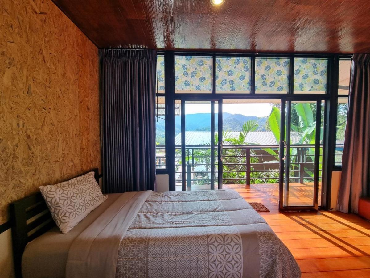 Baanhatsompaen Homestay ラノーン エクステリア 写真